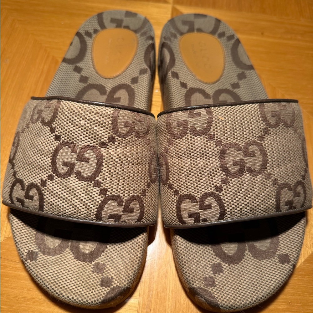 Gucci maxi GG Canvas Slides
  size 41